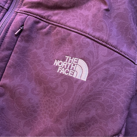 The North Face Women’s TNF Apex Purple Floral Shell Jacket (L) - Picture 2 of 7